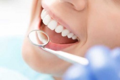 Скидка до 71% на профессиональную чистку зубов AirFlow в стоматологии «Дина-Дент»