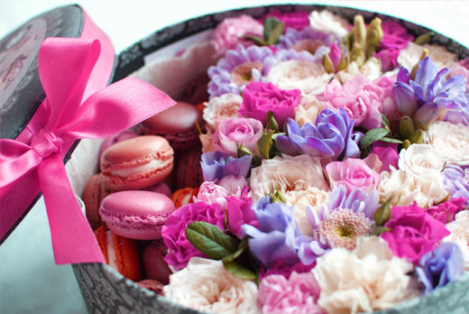 Цветы, коробочки и букеты со скидкой 50% в магазине «ЦветкоfSкий»