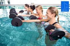 Скидка до 53% на групповые занятия аквафитнесом в бассейне «Глобус Фитнес»