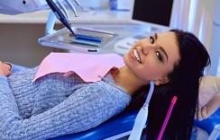 Профессиональная чистка зубов + Air Flow в стоматологии «Мегадент» всего за 1100 рублей