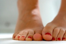 Укрепление ногтей биогелем на ногах со скидкой 72% в салоне-парикмахерской «Скарлетт»!