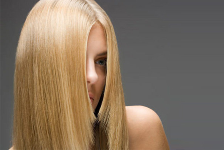 Долговременное выпрямление и биоламинирование волос со скидкой 60% от салона красоты «Версаль»!